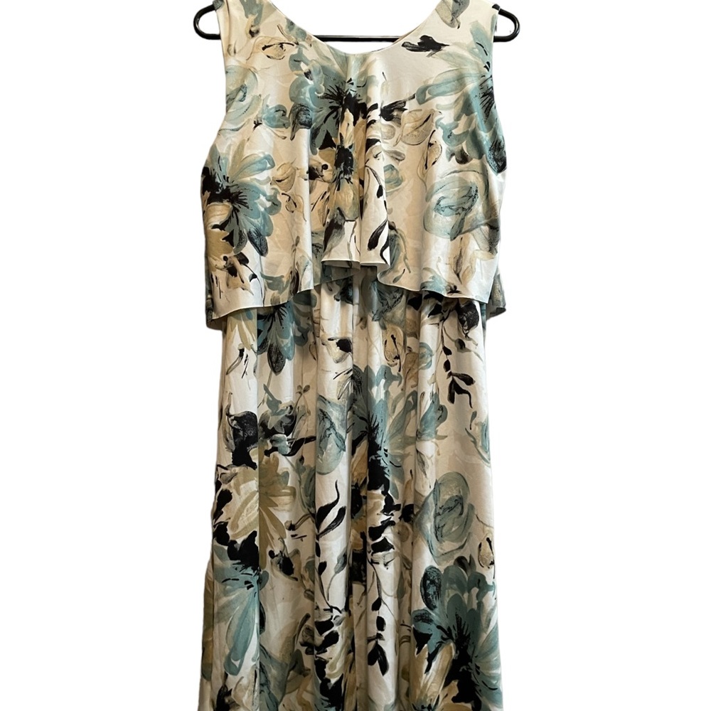 Beautiful dress in neutral color size 1x